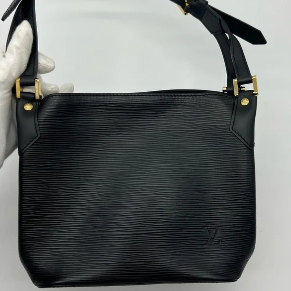 ❌SOLD❌Authentic Louis Vuitton Black Epi Mandara PM shoulder bag - Picture 7 of 16